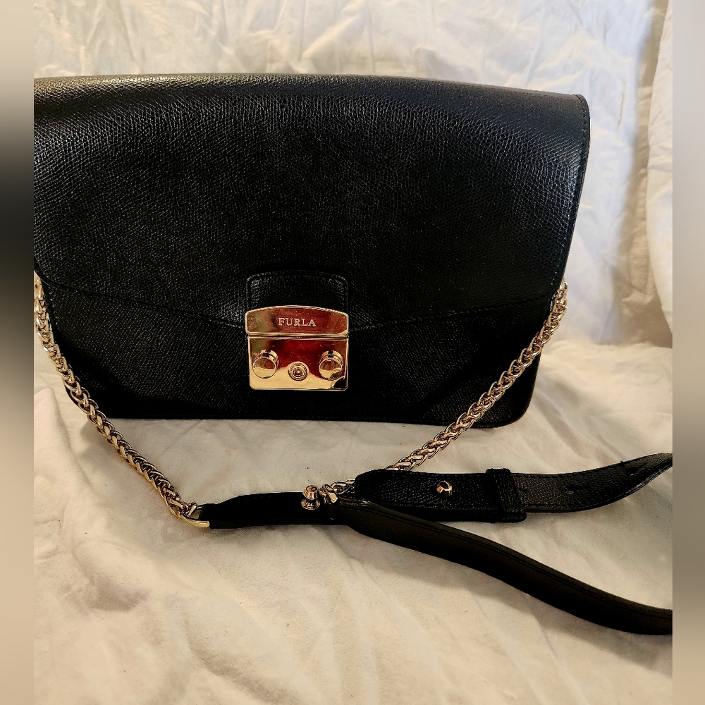 Furla black leather metropolis crossbody